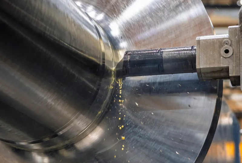 Turning a new propeller shaft flange in a lathe