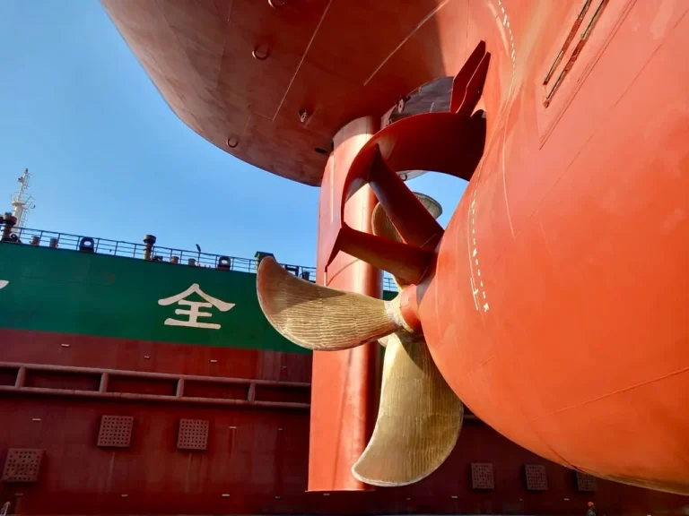 Stern duct and propeller on a bulk carrier